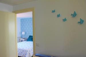 a bedroom with blue butterflies on the wall at Casa do Castelo Ourém in Ourém