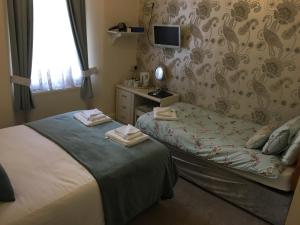 A bed or beds in a room at Bella Vista Hotel 