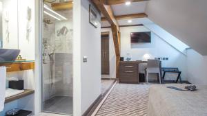 TV a/nebo společenská místnost v ubytování Michaelson Boutique Hotel & SPA Brícoła