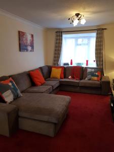 a living room with a couch and a window at Ravenhill House - Huku Kwetu Luton & Dunstable Spacious 4 Bedroom Detached House -Free Parking-Field View-Affordable Group Accommodation - Business Travellers in Luton