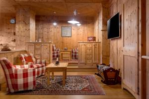 TV a/nebo společenská místnost v ubytování Hotel Baita Dei Pini