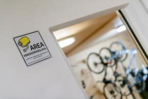 a bicycle is shown in front of a mirror at Hotel Baita Dei Pini in Bormio