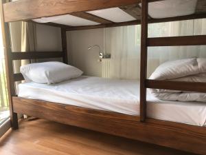 Postel nebo postele na pokoji v ubytování Kalkedon Hostel
