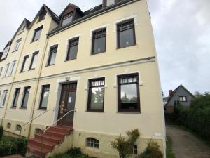an old house in the middle of the street at Sanierte 2-Zimmer Wohnung in strandnähe in Kiel