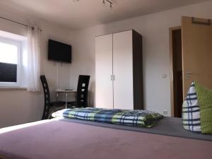 TV a/nebo společenská místnost v ubytování Ferienwohnung Asum