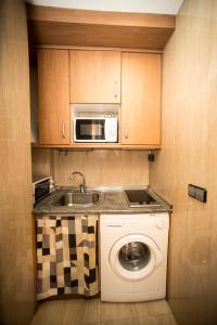 Kuchyň nebo kuchyňský kout v ubytování Hostal Caballeros + 9 fotografií