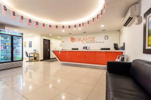 Lobby alebo recepcia v ubytovaní Orange Hotel Kota Kemuning @ Shah Alam