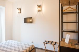 Televízia a/alebo spoločenská miestnosť v ubytovaní Officina Rooms