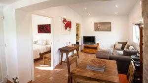 a living room with a bed and a couch at Apartamento Gloria in Polop