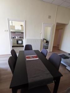 Kuchyňa alebo kuchynka v ubytovaní Palace - Belvárosi Apartman Eger