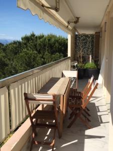 En balkong eller terrass på Appartement de standing face à la mer avec vue exceptionnelle sur les îles de Lerins