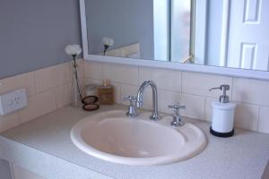 a white sink in a bathroom with a mirror at Stableford Cottage Holiday Home Dunsborough in Dunsborough +25 photos