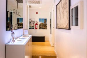 A kitchen or kitchenette at Top Floor Trastevere
