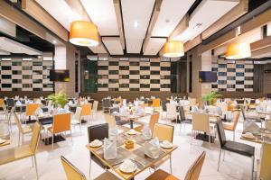 En restaurant eller et andet spisested på Mida Hotel Ngamwongwan - SHA Plus
