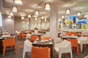 Restauracja lub miejsce do jedzenia w obiekcie Hotel Torremayor Providencia