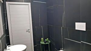A bathroom at Notti Rosa B&B