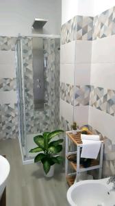 A bathroom at Notti Rosa B&B