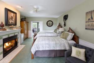 Postel nebo postele na pokoji v ubytování The Reynolds Mansion + 17 fotografií