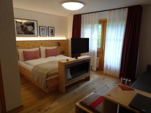 TV a/nebo společenská místnost v ubytování Schorta's Alvetern - Boutique Hotel & Restaurant