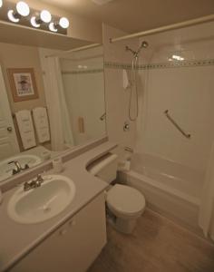 Baðherbergi á Times Square Suites Hotel