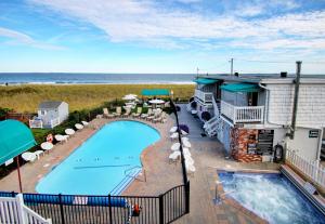 a balcony with a swimming pool and the ocean at Sea Cliff House Motel in Old Orchard Beach
