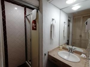 Koupelna v ubytování Hotel Candilejas Playa