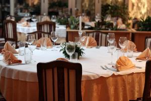 A restaurant or other place to eat at Hotel Dragović Smederevo