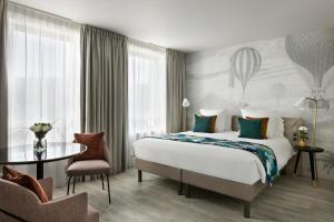 Citadines Confluent Nantes客房内的一张或多张床位