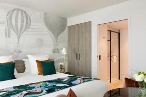 Citadines Confluent Nantes客房内的一张或多张床位