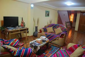 TV a/nebo společenská místnost v ubytování Morales Guest House