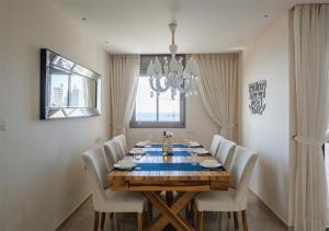 Gallery image of Oַ&O Group- Mini Penthouse 3BR Sea View Bat-Yam in Bat Yam