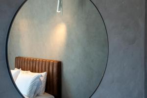 Postel nebo postele na pokoji v ubytování ZUR Studios and Suites
