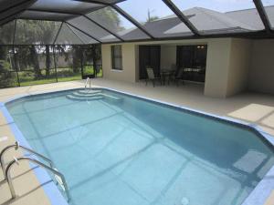 Afbeelding uit fotogalerij van Vacation Home Falcon in Lehigh Acres