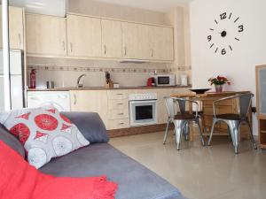 Kuchyň nebo kuchyňský kout v ubytování Lovely, Quiet Downtown-Beach w Balcony