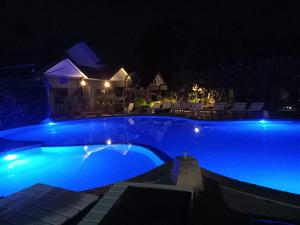 Bazén v ubytování Blue Andaman Lanta Resort nebo v jeho okolí