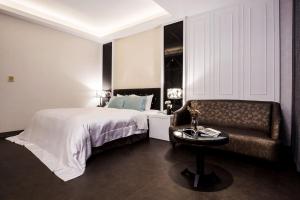 Giường trong phòng chung tại Duo Romance Hotel