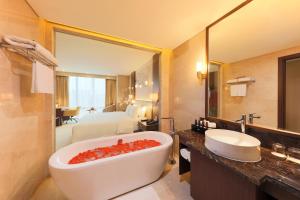 Phòng tắm tại Grand Vista Hanoi