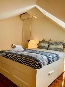 a bed in a room with an attic at Best Apartment in Paços de Arcos in Paço de Arcos