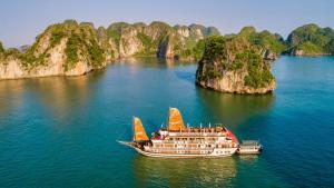 Foto de la galería de Victory Cruise en Ha Long