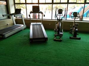 Centrum fitness w obiekcie Gold Coast Morib International Resort Studio Room
