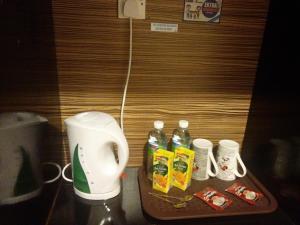 Zestaw do parzenia kawy i herbaty w obiekcie Gold Coast Morib International Resort Studio Room