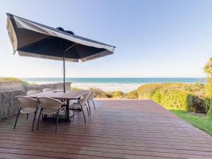 Gallery image of Bayview Beachfront Apartment in Port Fairy