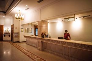 Lobby o reception area sa Abad Atrium