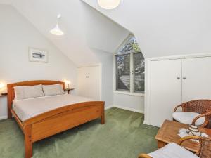 a bedroom with a bed and a window at Johanssons Perch 1 in Port Fairy