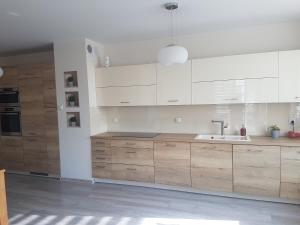 Kuchnia lub aneks kuchenny w obiekcie Apartament Bałtyk Polanki Park, basen, sauna, fitness, sala zabaw dla dzieci