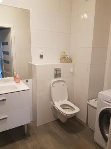 Łazienka w obiekcie Apartament Bałtyk Polanki Park, basen, sauna, fitness, sala zabaw dla dzieci