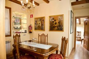 a dining room with a glass table and chairs at Jausoro in Arechavaleta