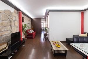 Gallery image of Deluxe Spacious Flats w Mezzanine by Host Wise in Porto