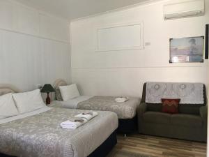 Ein Bett oder Betten in einem Zimmer der Unterkunft Major Innes Motel