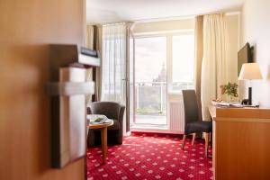 a hotel room with a view of the city at Hotel am Jungfernstieg in Stralsund